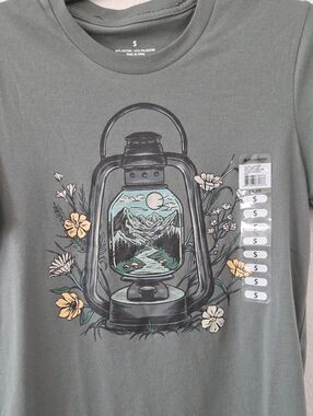 Women’s Olive Green Graphic Lantern Short Sleeve Tee Flowers Landscape Outdoors